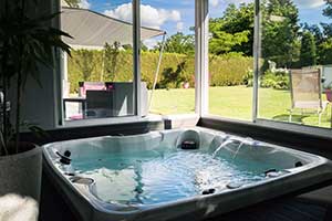 SPA avec vue sur la terrasse
