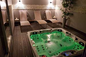 Salle de détente et SPA de nuit vert
